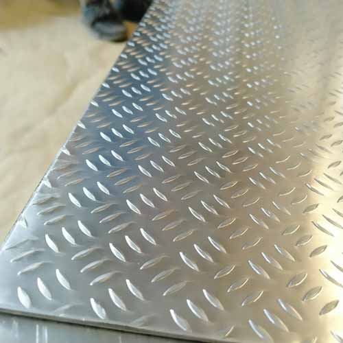 Diamond Aluminum Checkered Plate 1050 1100 3003 5052 Embossed Aluminum Sheet
